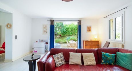 SARLAT Contemporaine de 5 chambres avec Piscine, Garage et appartement indépendant