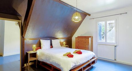 SARLAT Contemporaine de 5 chambres avec Piscine, Garage et appartement indépendant