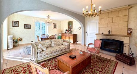 SARLAT- Grande maison de famille avec appartement indépendant  situation privilégiée 