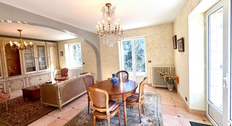 SARLAT- Grande maison de famille avec appartement indépendant  situation privilégiée 