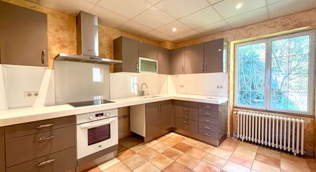 SARLAT- Grande maison de famille avec appartement indépendant  situation privilégiée 