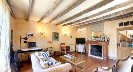PÉRIGOURDINE DANS SARLAT AVEC PISCINE 