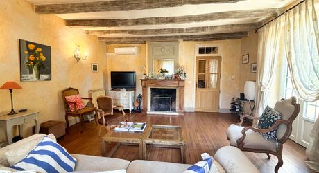 PÉRIGOURDINE DANS SARLAT AVEC PISCINE 