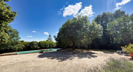 PÉRIGOURDINE DANS SARLAT AVEC PISCINE 