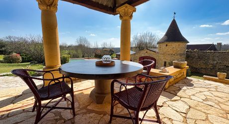 SUD SARLAT- Maison périgourdine avec maison d'amis et piscine