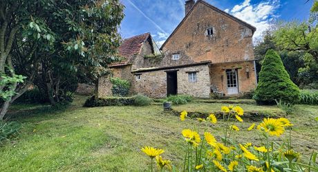 SECTEUR ST GENIES- Deux maisons avec grange et grand terrain