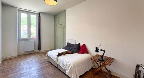 SECTEUR CENAC- Maison de village en pierre