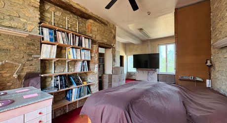 Ensemble en pierre à rénover sur 12 676 m2