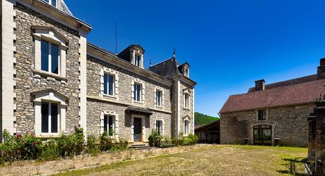 Ensemble en pierre à rénover sur 12 676 m2