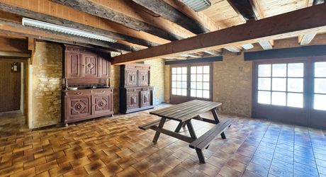 Ensemble en pierre à rénover sur 12 676 m2