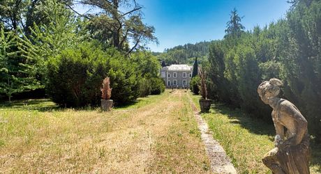 Ensemble en pierre à rénover sur 12 676 m2