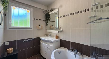 SARLAT- Maison avec appartement indépendant, piscine et jardin 