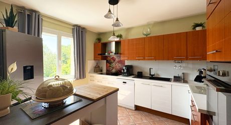 SARLAT- Maison avec appartement indépendant, piscine et jardin 