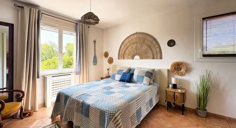 SARLAT- Maison avec appartement indépendant, piscine et jardin 