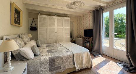 SARLAT- Maison avec appartement indépendant, piscine et jardin 