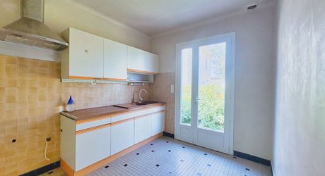 SARLAT CENTRE VILLE- Maison avec jardin et garage