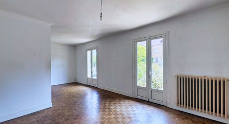 SARLAT CENTRE VILLE- Maison avec jardin et garage