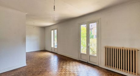 SARLAT CENTRE VILLE- Maison avec jardin et garage