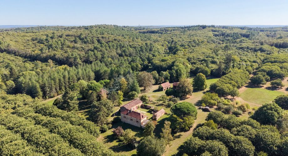EXCLUSIVITE Secteur DOMME- Remarquable environnement de nature et cadre de vie privilégié pour cette belle Propriété de caractère sur 16ha6 boisés