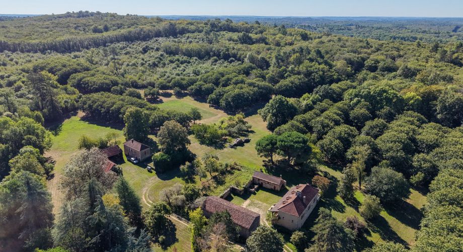 EXCLUSIVITE Secteur DOMME- Remarquable environnement de nature et cadre de vie privilégié pour cette belle Propriété de caractère sur 16ha6 boisés