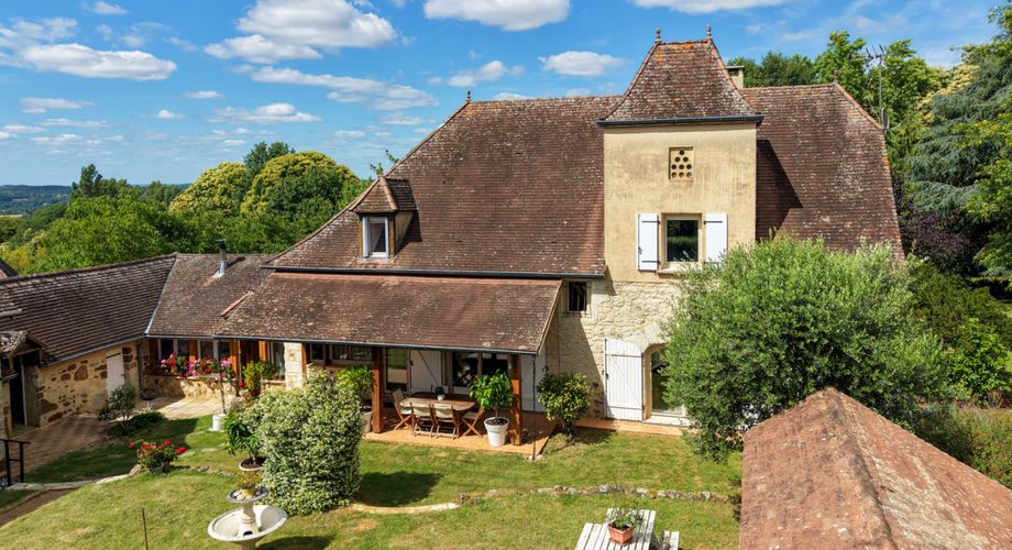 EXCLUSIVITE - Cadre de vie paisible pour cette belle et spacieuse Propriété sur 1ha7 paysagers