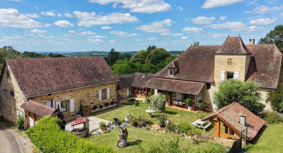 EXCLUSIVITE - Cadre de vie paisible pour cette belle et spacieuse Propriété sur 1ha7 paysagers