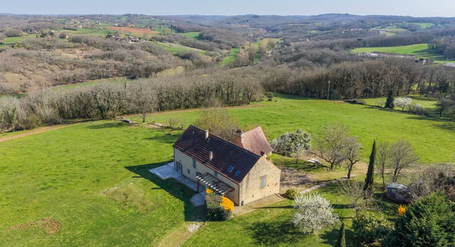 EXCLUSIVITE - Secteur Gourdon - Ancien Corps de ferme restauré avec vue imprenable et piscine sur 2ha63