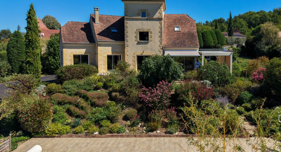 Secteur Gourdon - Ravissante et spacieuse Demeure Contemporaine avec pigeonnier sur 4807 m² arborés avec piscine et belle vue