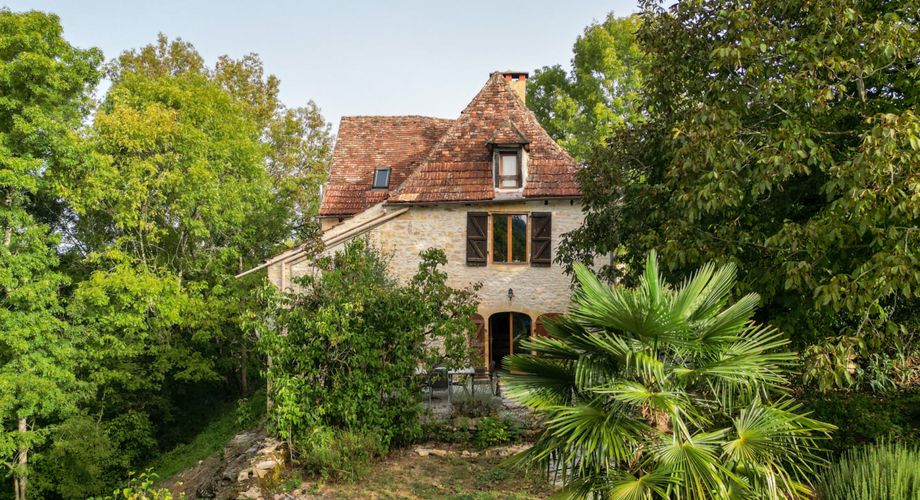 EXCLUSIVITE - Secteur GOURDON - Maison en pierre atypique, four à pains, piscine sur 3455 m² boisés