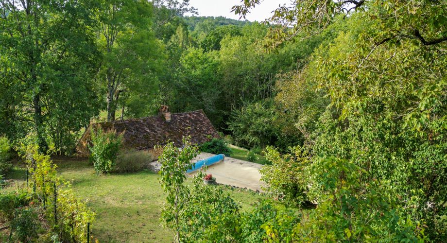 EXCLUSIVITE - Secteur GOURDON - Maison en pierre atypique, four à pains, piscine sur 3455 m² boisés