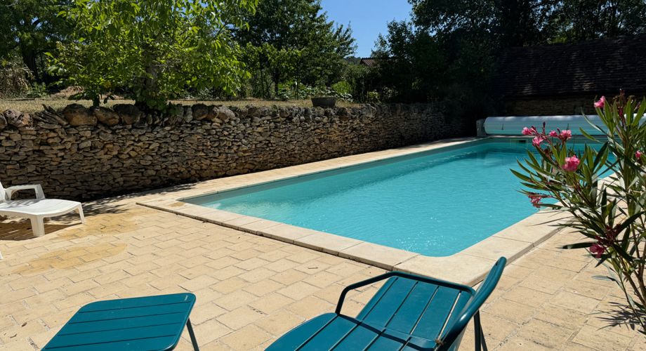 EXCLUSIVITE - Secteur GOURDON - Maison en pierre atypique, four à pains, piscine sur 3455 m² boisés