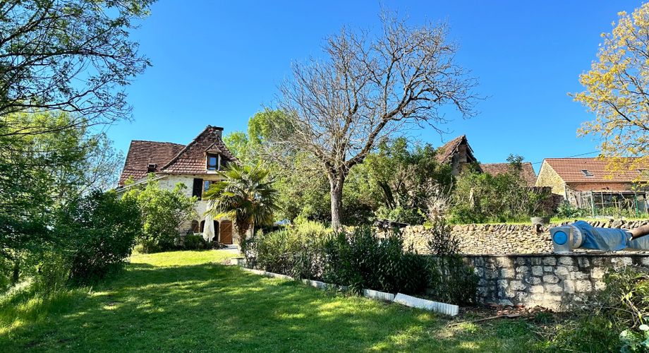 EXCLUSIVITE - Secteur GOURDON - Maison en pierre atypique, four à pains, piscine sur 3455 m² boisés