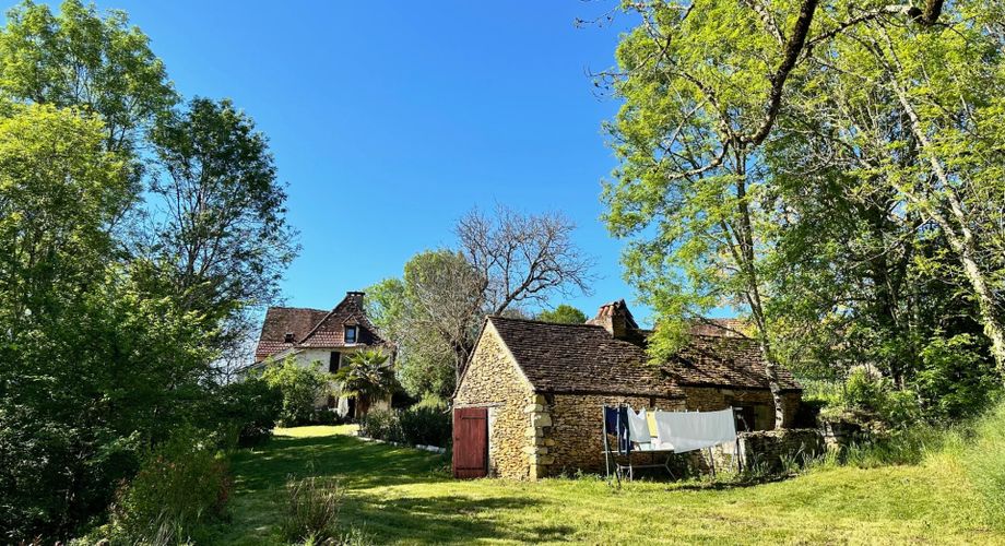 EXCLUSIVITE - Secteur GOURDON - Maison en pierre atypique, four à pains, piscine sur 3455 m² boisés