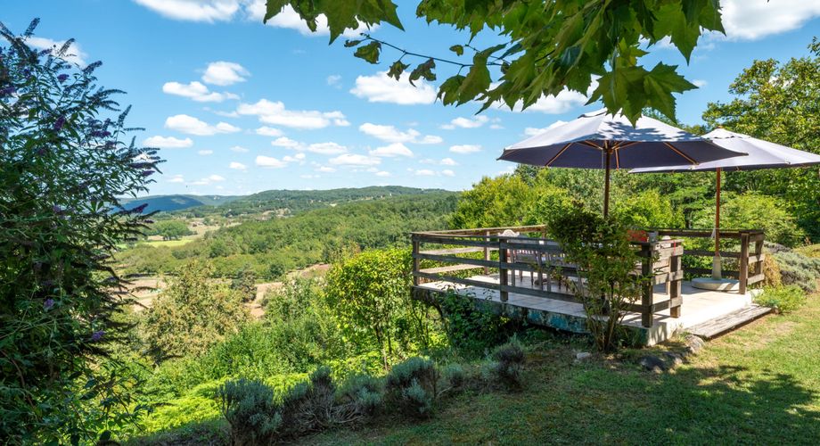 SECTEUR CARLUX - Propriété de charme avec vue panoramique et piscine sur 8ha