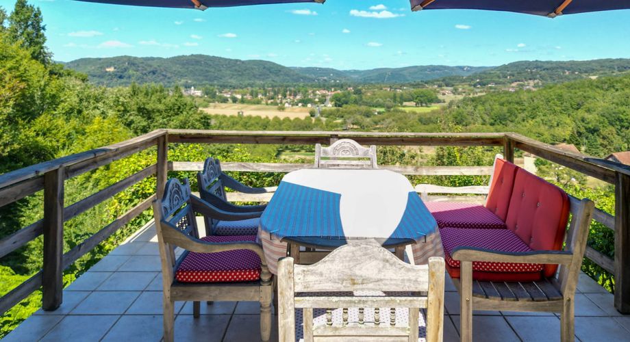 SECTEUR CARLUX - Propriété de charme avec vue panoramique et piscine sur 8ha