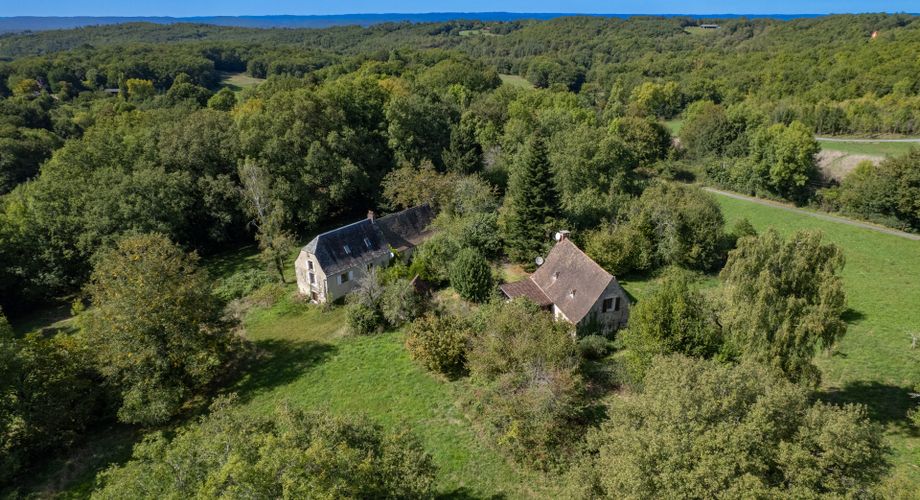 EXCLUSIVITE - Belle Propriété de caractère typique dans un environnement préservé sur 2ha avec points d'eau