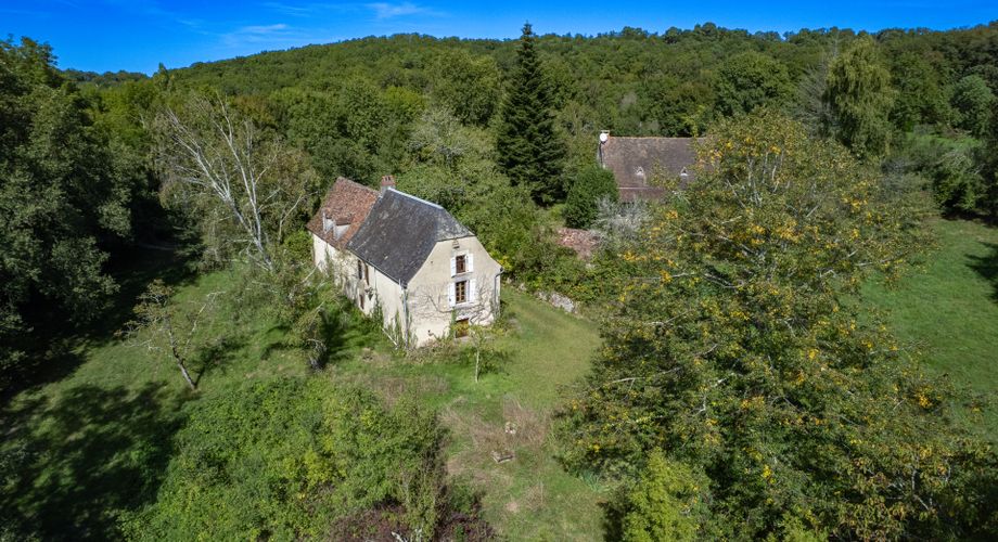 EXCLUSIVITE - Belle Propriété de caractère typique dans un environnement préservé sur 2ha avec points d'eau