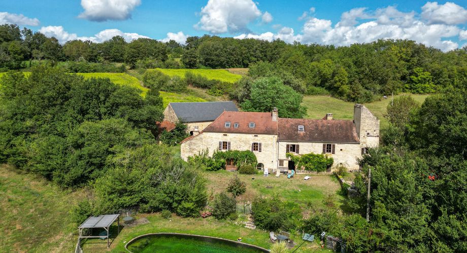 EXCLUSIVITE - Secteur Gourdon - Propriété en pierre de charme - 2 habitats, piscine naturelle - au calme en situation indépendante sur 2ha81