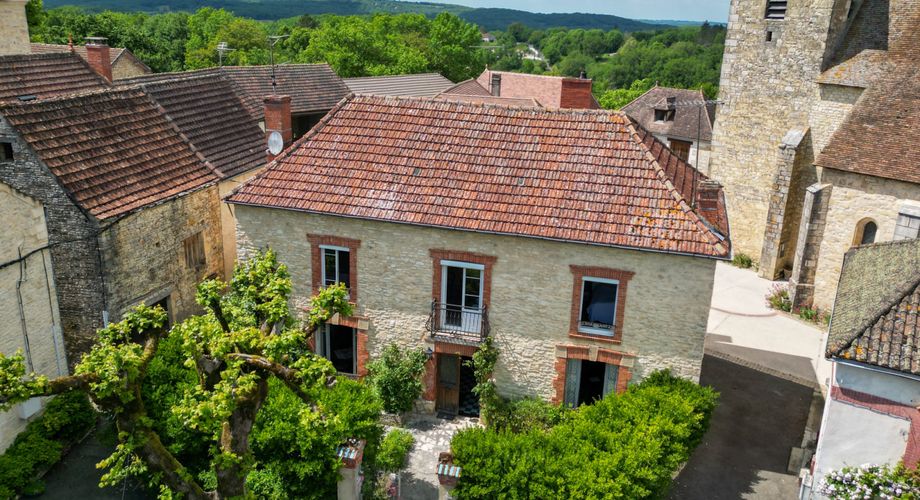 Secteur Cazals - Belle maison de village en pierre, grange, espace terrain 