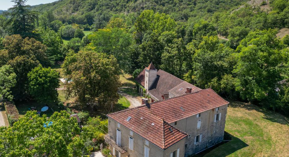 EXCLUSIVITE - Secteur Catus - Remarquable Propriété de caractère avec Ancien Moulin à eau et dépendances avec piscine