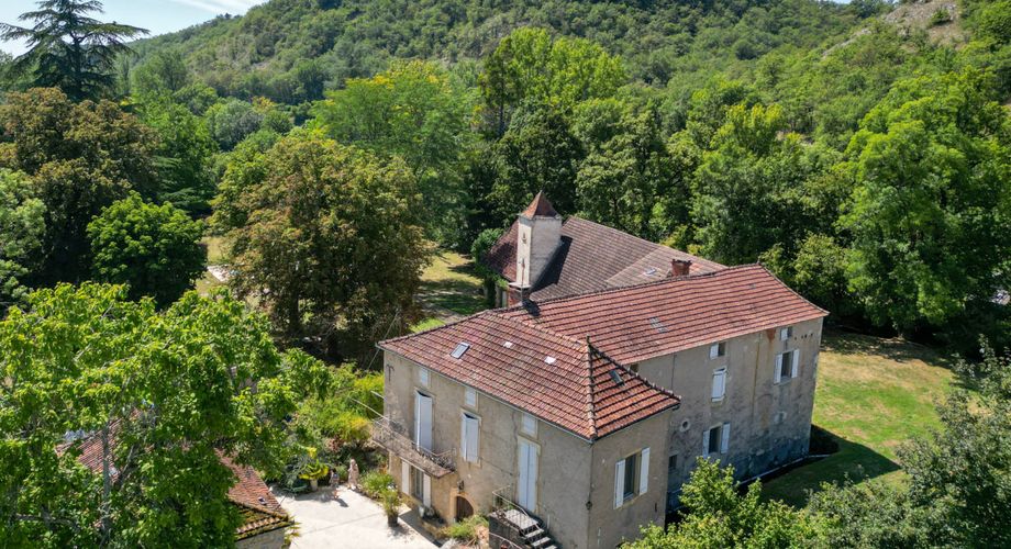 EXCLUSIVITE - Secteur Catus - Remarquable Propriété de caractère avec Ancien Moulin à eau et dépendances avec piscine