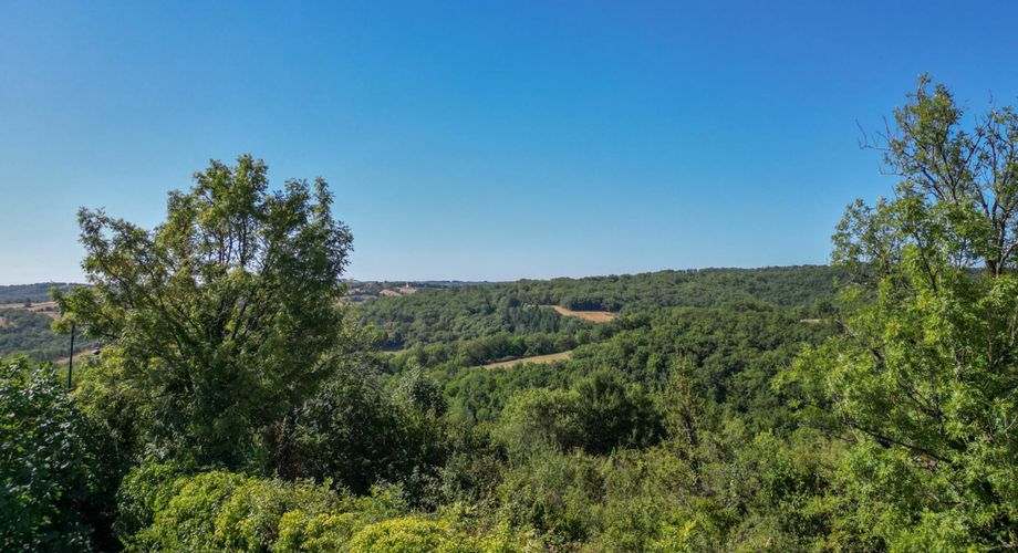 EXCLUSIVITE - Secteur GOURDON - Agréable et spacieuse Maison en pierre sur 2407 m² avec vue imprenable