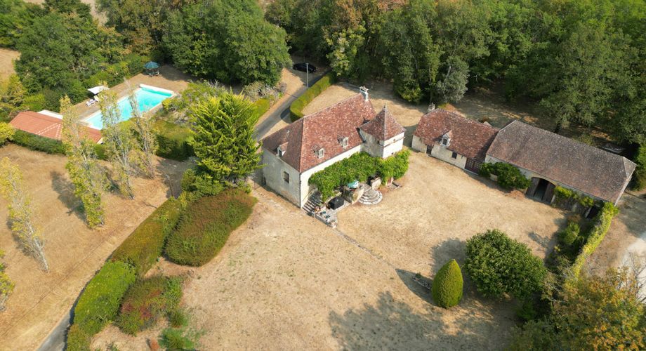 EXCLUSIVITE - Secteur Carlux - Magnifique Propriété de charme en pierre sur 3ha48 avec piscine chauffée