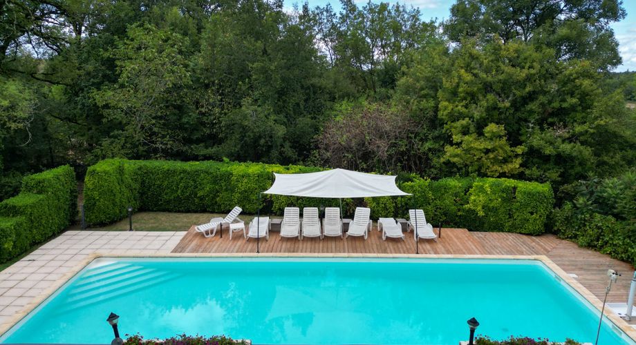SECTEUR CATUS. Ancien Corps de ferme avec 2 gites et annexe sur 9070 m² arborés avec espace piscine