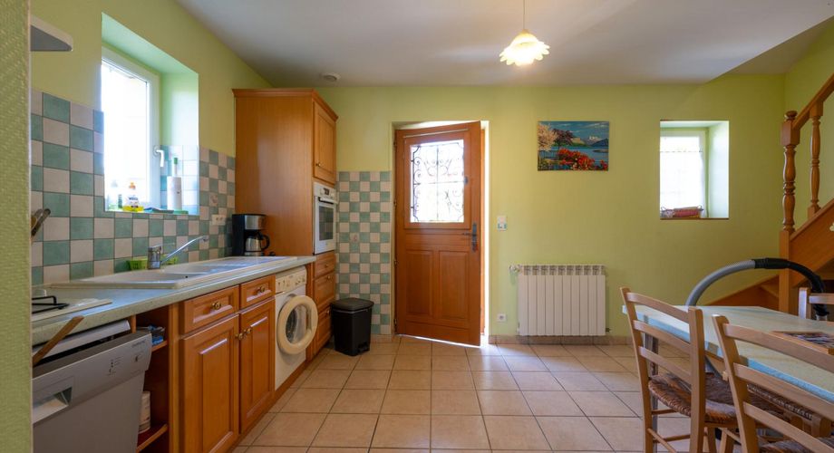 Secteur Sarlat- Ensemble immobilier en pierre de 2 maisons sur 2000 m² arborés