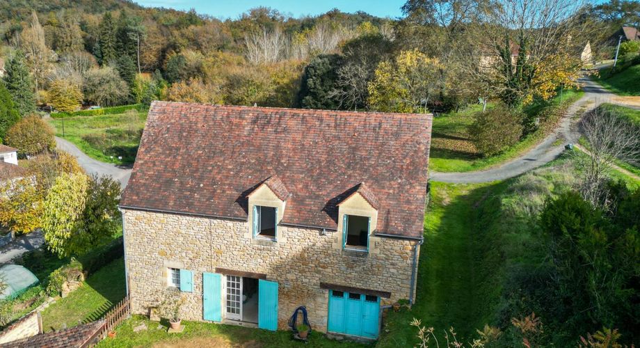 Secteur Sarlat- Ensemble immobilier en pierre de 2 maisons sur 2000 m² arborés