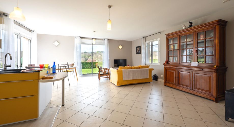 Secteur Gourdon - Agréable et lumineuse Maison de plain pied avec double garage, piscine sur 1998 m² clos 