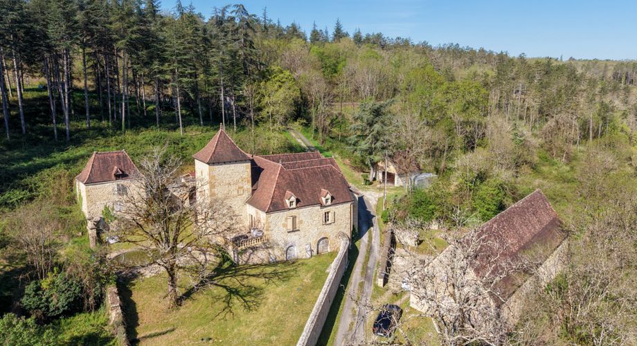 EXCLUSIVITE - Secteur Gourdon - Demeure de caractère de charme et dépendances sur 18ha avec vue