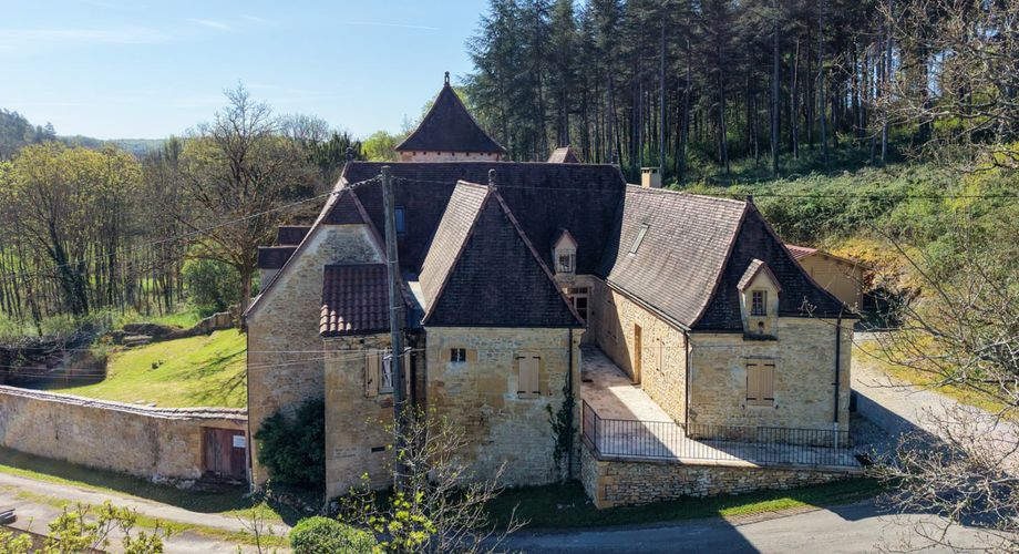 EXCLUSIVITE - Secteur Gourdon - Demeure de caractère de charme et dépendances sur 18ha avec vue