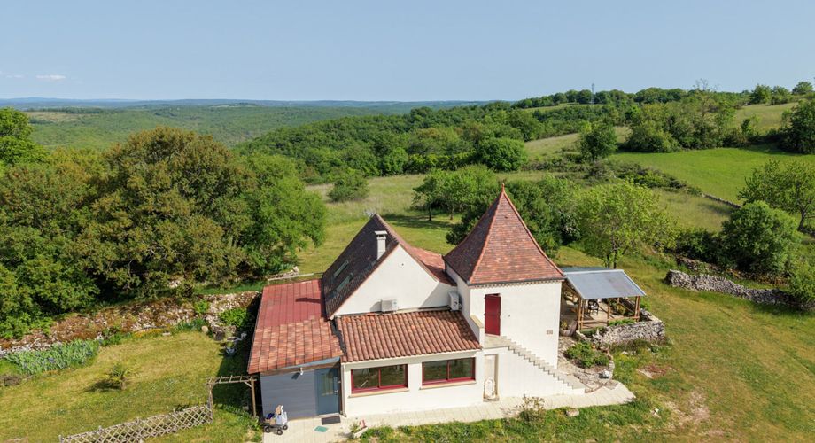 EXCLUSIVITE - Secteur GOURDON - Maison atypique dans un environnement privilégié avec vue imprenanble sur 1ha2 boisés 